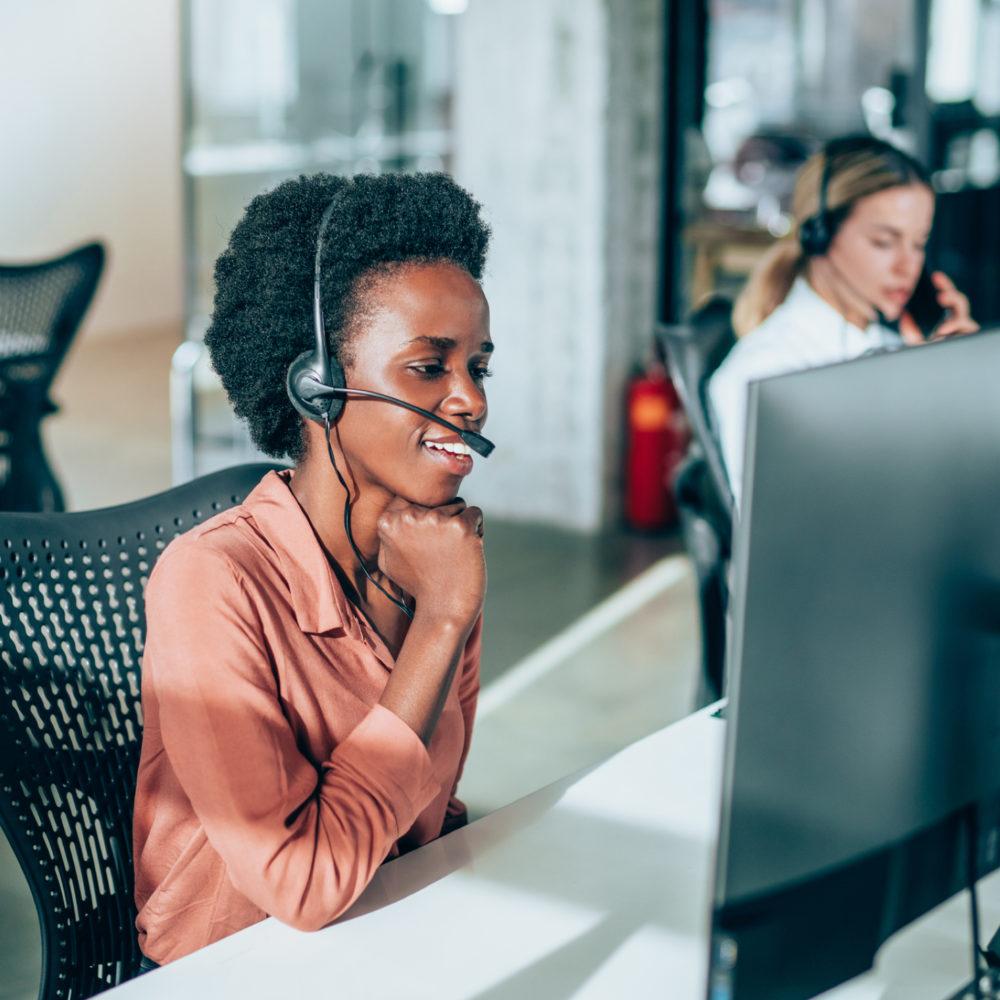 woman on headset giving NetApp 3rd party support